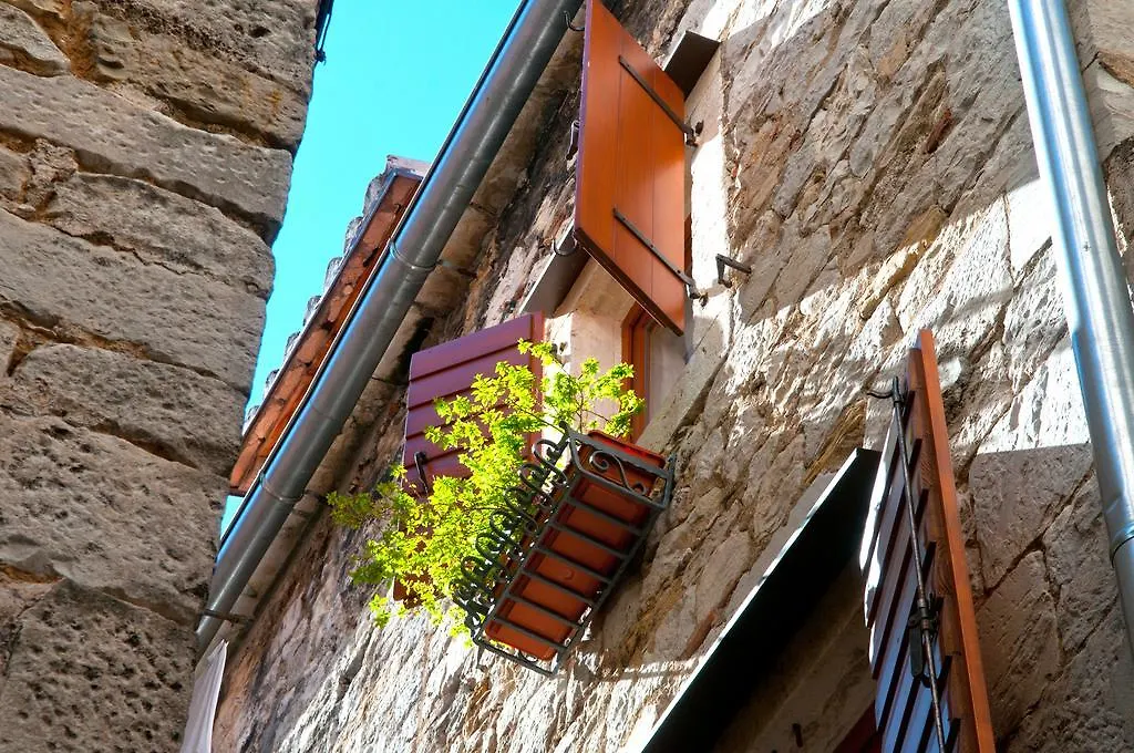 Apartments Salvezani Split 0*,