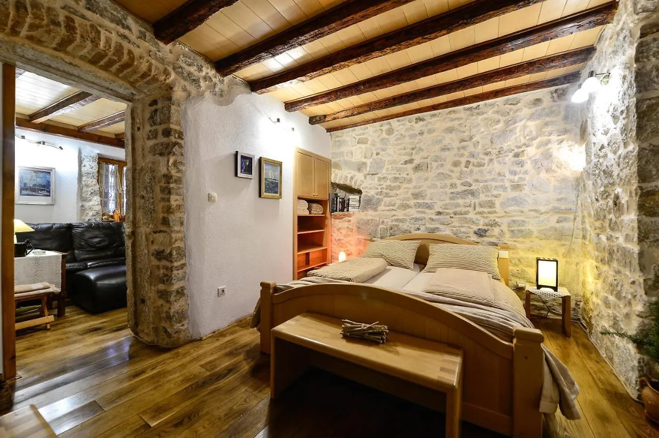 Apartments Salvezani Split 0*,